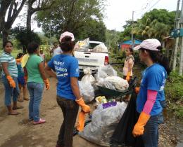 Campaña de limpieza proyecto Implementación del Enfoque de Mejoramiento de Vida, San Dimas, La Libertad y las Brisas, La Cruz, Guanacaste. 2013