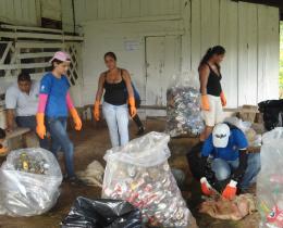 Campaña de limpieza proyecto Implementación del Enfoque de Mejoramiento de Vida, Valle Real Santa Cecilia Guanacaste 2013