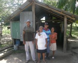 Familia participante comunidad de La Virgen, Proyecto Observatorio Turístico, La Cruz Guanacaste 