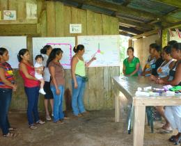 Talleres comunidad de Valle Real, Santa Cecilia, La Cruz, Guanacaste, proyecto Implementación del Enfoque de Mejoramiento