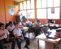 Taller en la escuela Los Llanos, proyecto Manejo Integral de Residuos Sólidos.
